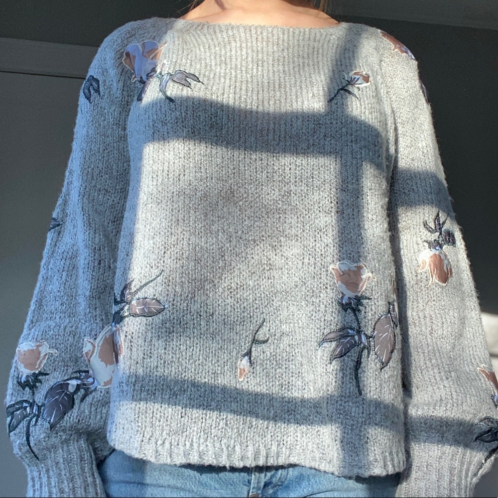 FLOWER PATCH SWEATER